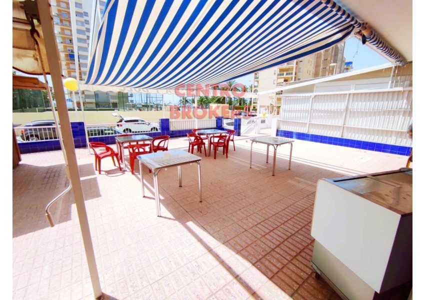 Narożnikowy lokal handlowy 100metrów od plaży w Cullera